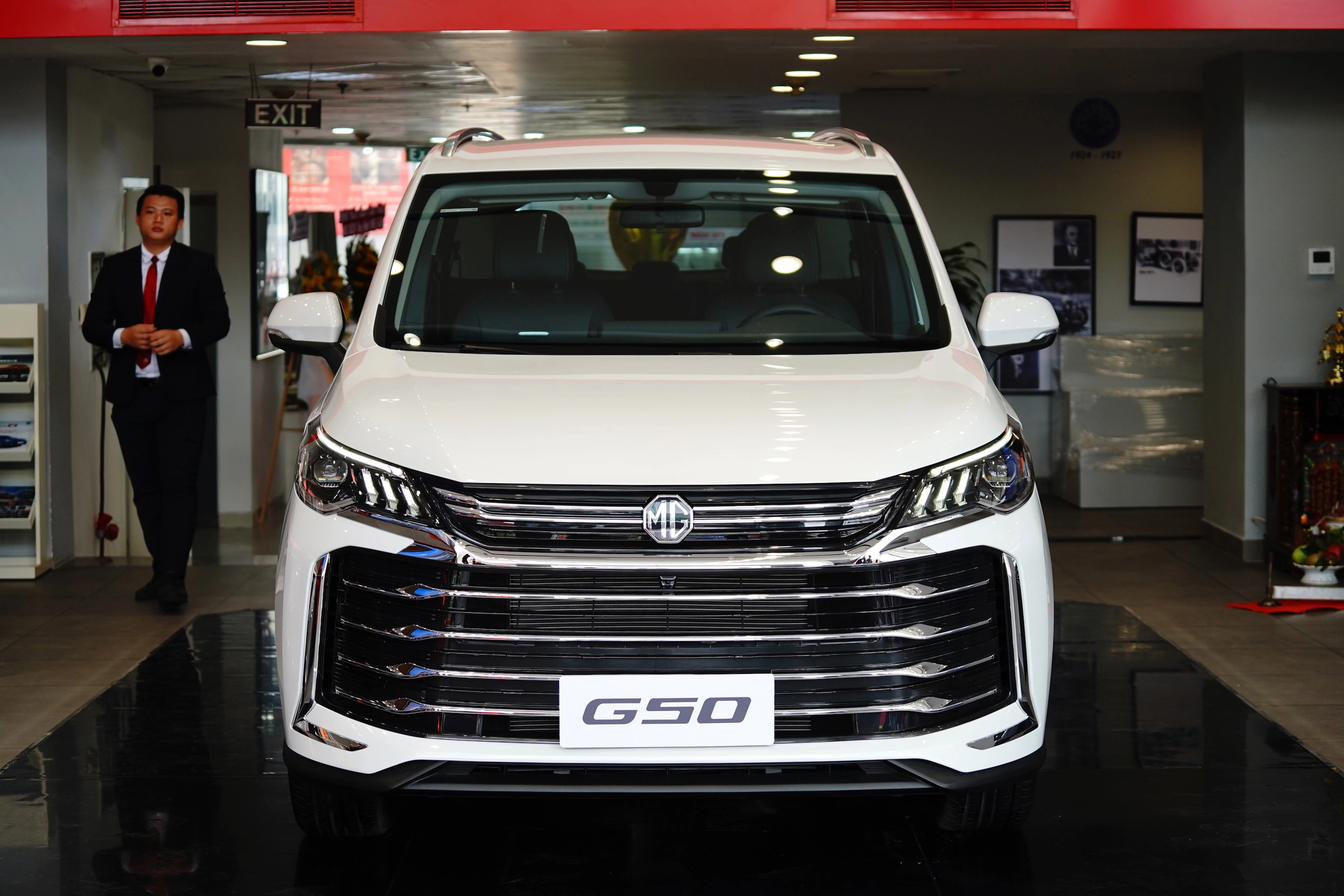 Đ&egrave;n pha của xe MG G50 đều l&agrave; dạng thấu k&iacute;nh (projector) v&agrave; d&ugrave;ng c&ocirc;ng nghệ LED ở bản cao cấp nhất, hai bản c&ograve;n lại l&agrave; loại halogen.