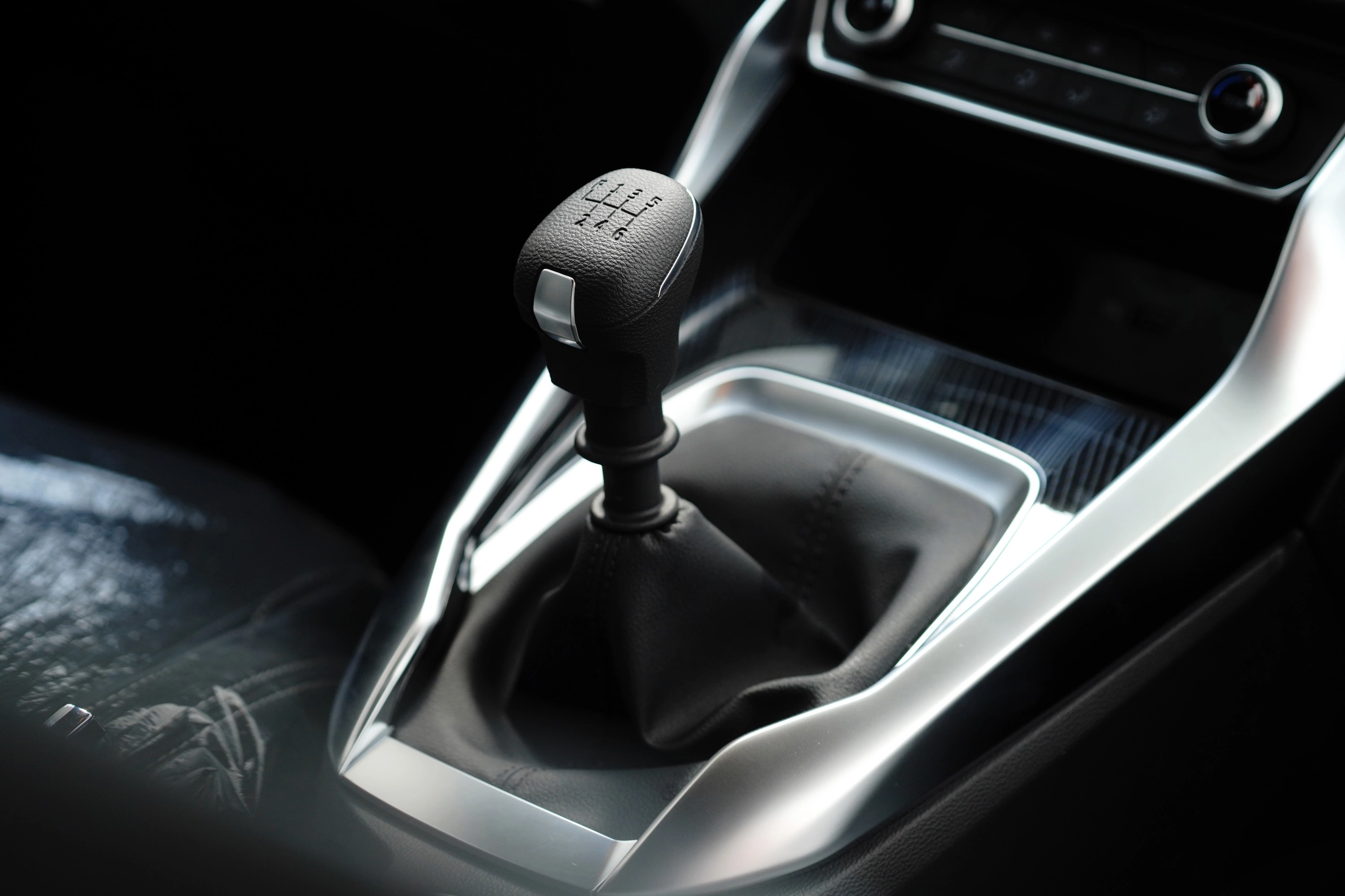 MG G50 trang bị động cơ tăng &aacute;p 1.5 với c&ocirc;ng suất 169 m&atilde; lực, m&ocirc;-men xoắn 258 Nm. Hộp số s&agrave;n 6 cấp hoặc tự động 7 cấp ly hợp ướt t&ugrave;y theo phi&ecirc;n bản.